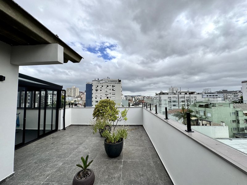 R$ 1.500.000 - &Oacute;TIMA COBERTURA DUPLEX - REFORMADA - 202M2 - 3 DORM - 2 SU&Iacute;TES - 2 VAGAS Rua Passo da Pátria Porto Alegre - 