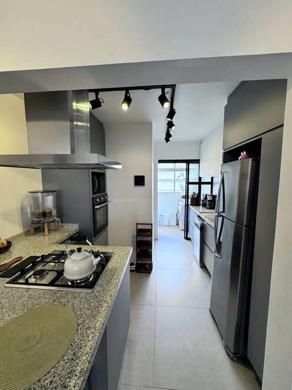 R$ 1.500.000 - &Oacute;TIMA COBERTURA DUPLEX - REFORMADA - 202M2 - 3 DORM - 2 SU&Iacute;TES - 2 VAGAS Rua Passo da Pátria Porto Alegre - 