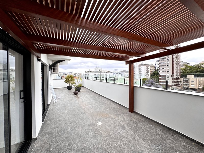 R$ 1.500.000 - &Oacute;TIMA COBERTURA DUPLEX - REFORMADA - 202M2 - 3 DORM - 2 SU&Iacute;TES - 2 VAGAS Rua Passo da Pátria Porto Alegre - 