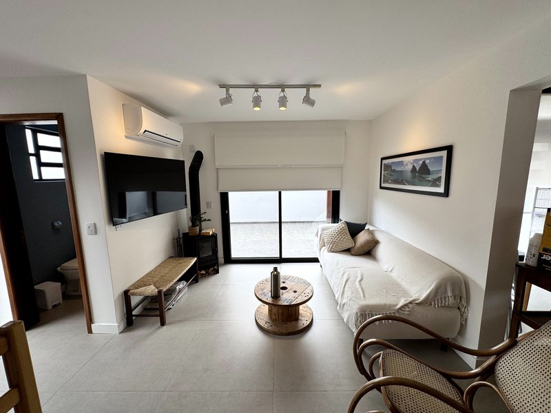 R$ 1.500.000 - &Oacute;TIMA COBERTURA DUPLEX - REFORMADA - 202M2 - 3 DORM - 2 SU&Iacute;TES - 2 VAGAS Rua Passo da Pátria Porto Alegre - 