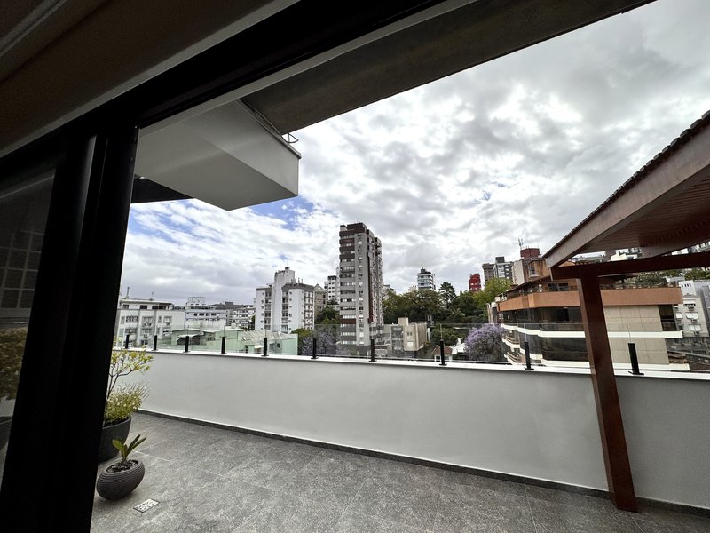 R$ 1.500.000 - &Oacute;TIMA COBERTURA DUPLEX - REFORMADA - 202M2 - 3 DORM - 2 SU&Iacute;TES - 2 VAGAS Rua Passo da Pátria Porto Alegre - 