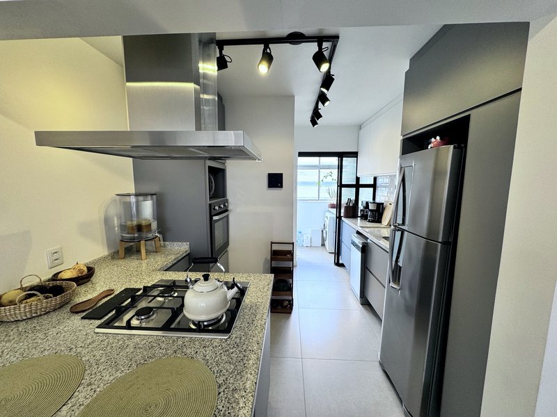 R$ 1.500.000 - &Oacute;TIMA COBERTURA DUPLEX - REFORMADA - 202M2 - 3 DORM - 2 SU&Iacute;TES - 2 VAGAS Rua Passo da Pátria Porto Alegre - 