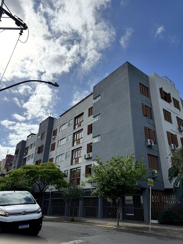 R$ 1.500.000 - &Oacute;TIMA COBERTURA DUPLEX - REFORMADA - 202M2 - 3 DORM - 2 SU&Iacute;TES - 2 VAGAS Rua Passo da Pátria Porto Alegre - 