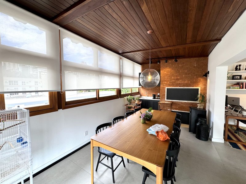 R$ 1.500.000 - &Oacute;TIMA COBERTURA DUPLEX - REFORMADA - 202M2 - 3 DORM - 2 SU&Iacute;TES - 2 VAGAS Rua Passo da Pátria Porto Alegre - 