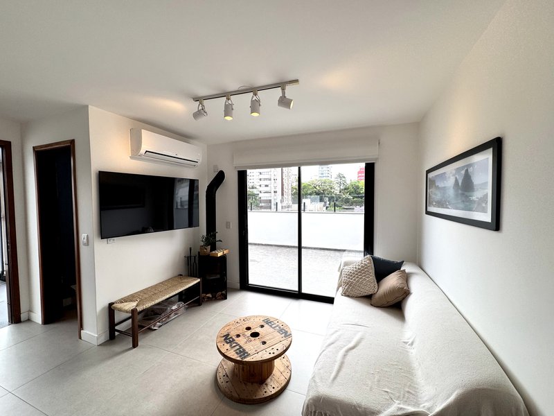 R$ 1.500.000 - &Oacute;TIMA COBERTURA DUPLEX - REFORMADA - 202M2 - 3 DORM - 2 SU&Iacute;TES - 2 VAGAS Rua Passo da Pátria Porto Alegre - 