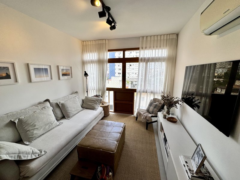 R$ 1.500.000 - &Oacute;TIMA COBERTURA DUPLEX - REFORMADA - 202M2 - 3 DORM - 2 SU&Iacute;TES - 2 VAGAS Rua Passo da Pátria Porto Alegre - 