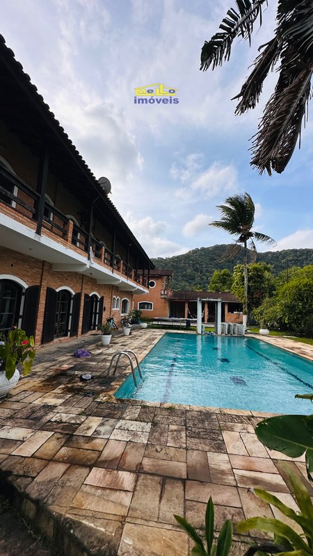 Bela e espaçosa casa central à venda em Boiçucanga – Com escritura definitiva Rua Manoel Francisco Ferro São Sebastião - 