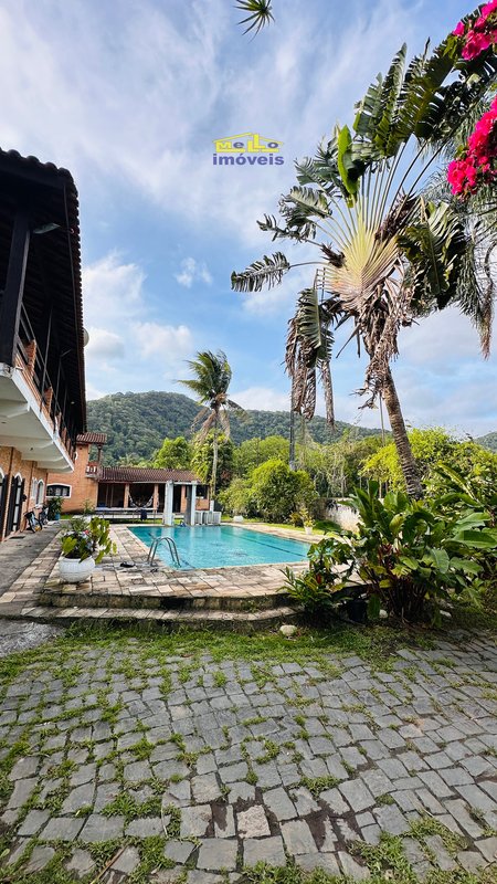 Bela e espaçosa casa central à venda em Boiçucanga – Com escritura definitiva Rua Manoel Francisco Ferro São Sebastião - 