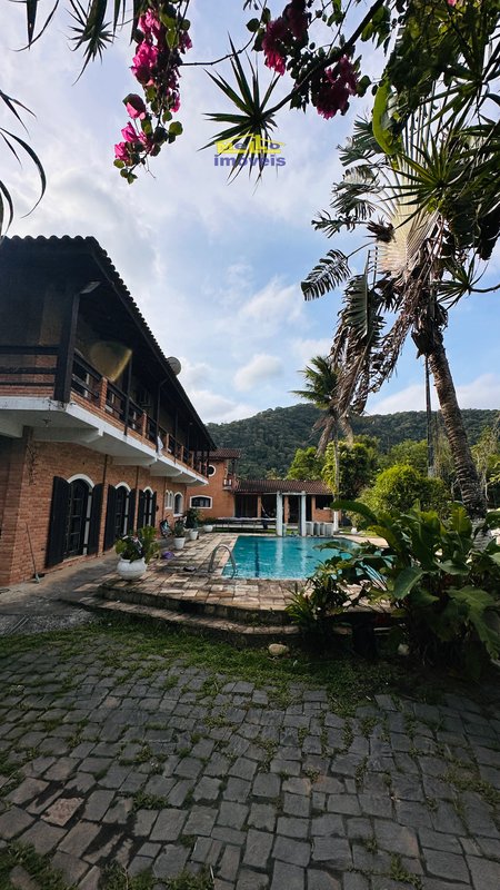 Bela e espaçosa casa central à venda em Boiçucanga – Com escritura definitiva Rua Manoel Francisco Ferro São Sebastião - 