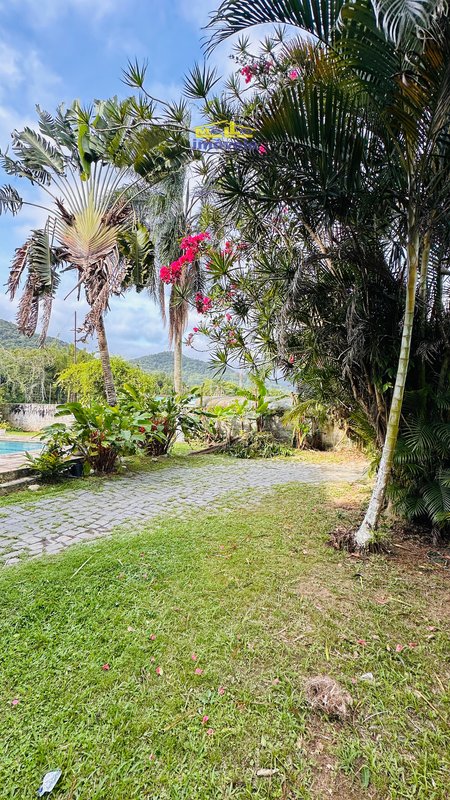 Bela e espaçosa casa central à venda em Boiçucanga – Com escritura definitiva Rua Manoel Francisco Ferro São Sebastião - 