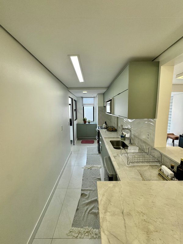 R$ 880.000 - EXCELENTE APARTAMENTO - 90M2 - 2 DORM - SU&Iacute;TE - INFRA - 1 VAGA Rua Vinte e Quatro de Outubro Porto Alegre - 