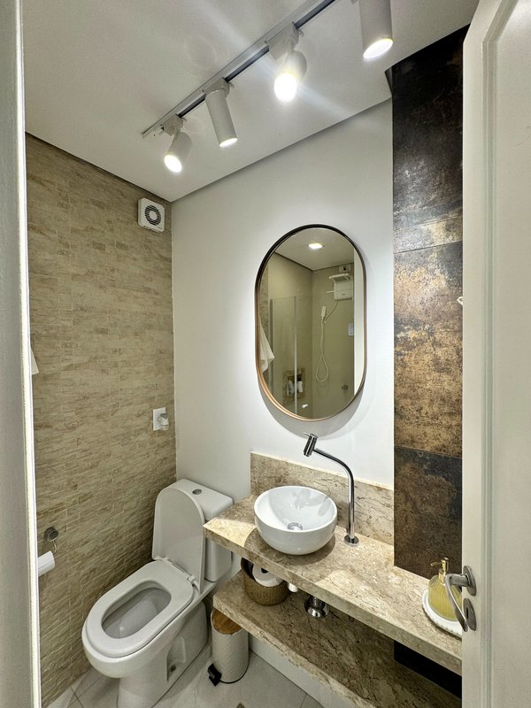 R$ 880.000 - EXCELENTE APARTAMENTO - 90M2 - 2 DORM - SU&Iacute;TE - INFRA - 1 VAGA Rua Vinte e Quatro de Outubro Porto Alegre - 