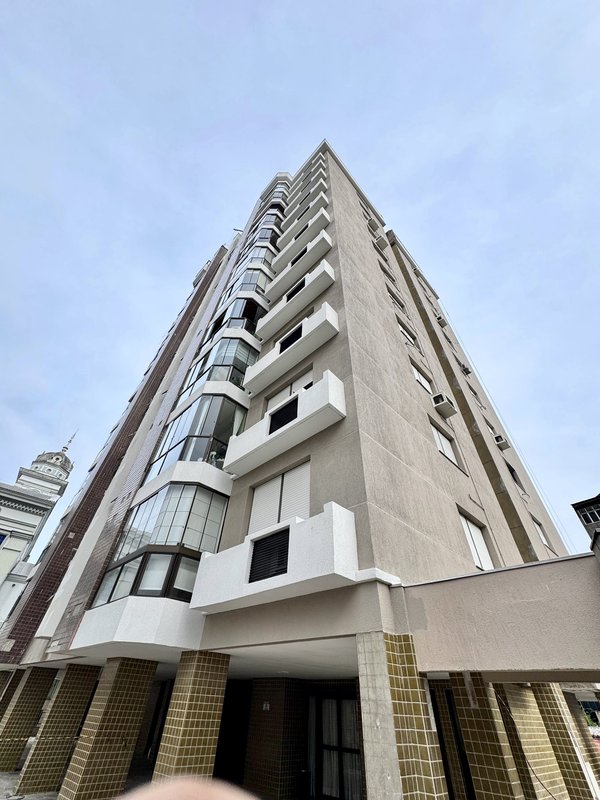 R$ 880.000 - EXCELENTE APARTAMENTO - 90M2 - 2 DORM - SU&Iacute;TE - INFRA - 1 VAGA Rua Vinte e Quatro de Outubro Porto Alegre - 