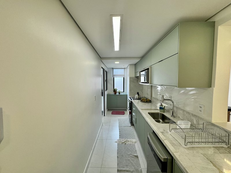 R$ 880.000 - EXCELENTE APARTAMENTO - 90M2 - 2 DORM - SU&Iacute;TE - INFRA - 1 VAGA Rua Vinte e Quatro de Outubro Porto Alegre - 