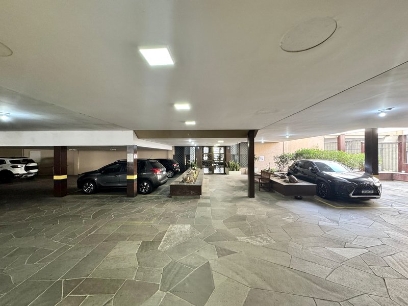 R$ 880.000 - EXCELENTE APARTAMENTO - 90M2 - 2 DORM - SU&Iacute;TE - INFRA - 1 VAGA Rua Vinte e Quatro de Outubro Porto Alegre - 