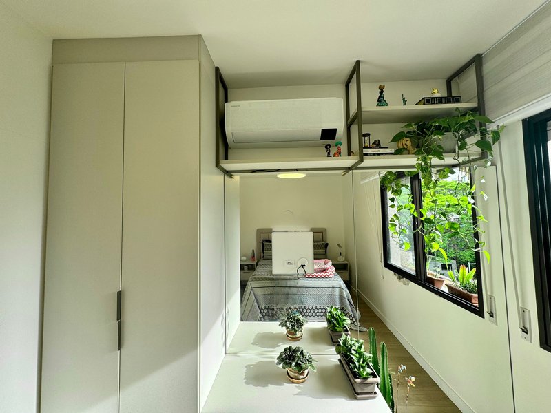 R$ 880.000 - EXCELENTE APARTAMENTO - 90M2 - 2 DORM - SU&Iacute;TE - INFRA - 1 VAGA Rua Vinte e Quatro de Outubro Porto Alegre - 