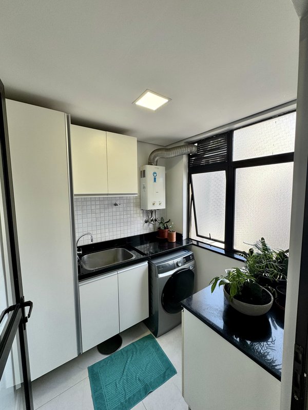 R$ 880.000 - EXCELENTE APARTAMENTO - 90M2 - 2 DORM - SU&Iacute;TE - INFRA - 1 VAGA Rua Vinte e Quatro de Outubro Porto Alegre - 