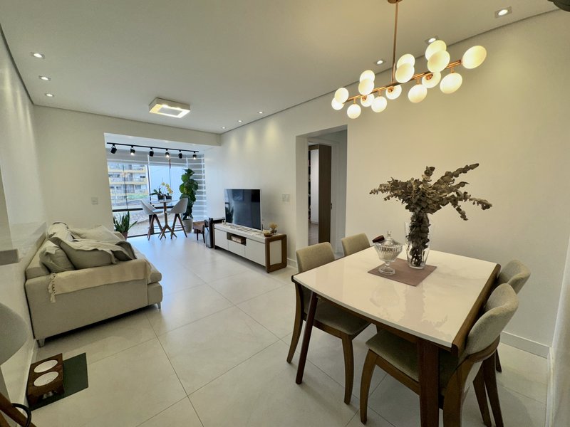 R$ 880.000 - EXCELENTE APARTAMENTO - 90M2 - 2 DORM - SU&Iacute;TE - INFRA - 1 VAGA Rua Vinte e Quatro de Outubro Porto Alegre - 