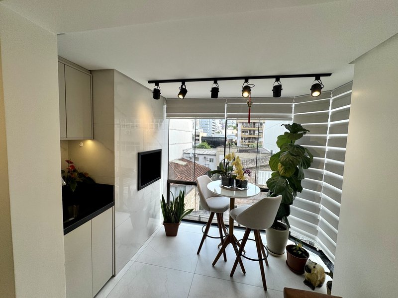 R$ 880.000 - EXCELENTE APARTAMENTO - 90M2 - 2 DORM - SU&Iacute;TE - INFRA - 1 VAGA Rua Vinte e Quatro de Outubro Porto Alegre - 