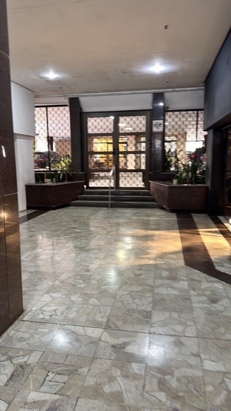 R$ 880.000 - EXCELENTE APARTAMENTO - 90M2 - 2 DORM - SU&Iacute;TE - INFRA - 1 VAGA Rua Vinte e Quatro de Outubro Porto Alegre - 