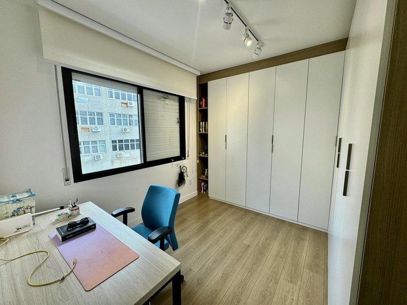 R$ 880.000 - EXCELENTE APARTAMENTO - 90M2 - 2 DORM - SU&Iacute;TE - INFRA - 1 VAGA Rua Vinte e Quatro de Outubro Porto Alegre - 