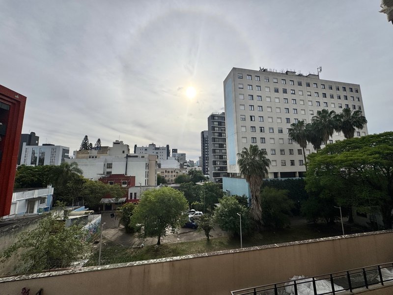 R$ 880.000 - EXCELENTE APARTAMENTO - 90M2 - 2 DORM - SU&Iacute;TE - INFRA - 1 VAGA Rua Vinte e Quatro de Outubro Porto Alegre - 