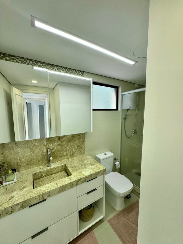 R$ 880.000 - EXCELENTE APARTAMENTO - 90M2 - 2 DORM - SU&Iacute;TE - INFRA - 1 VAGA Rua Vinte e Quatro de Outubro Porto Alegre - 