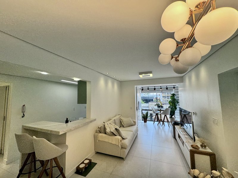 R$ 880.000 - EXCELENTE APARTAMENTO - 90M2 - 2 DORM - SU&Iacute;TE - INFRA - 1 VAGA Rua Vinte e Quatro de Outubro Porto Alegre - 