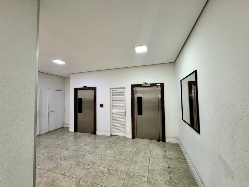 R$ 880.000 - EXCELENTE APARTAMENTO - 90M2 - 2 DORM - SU&Iacute;TE - INFRA - 1 VAGA Rua Vinte e Quatro de Outubro Porto Alegre - 
