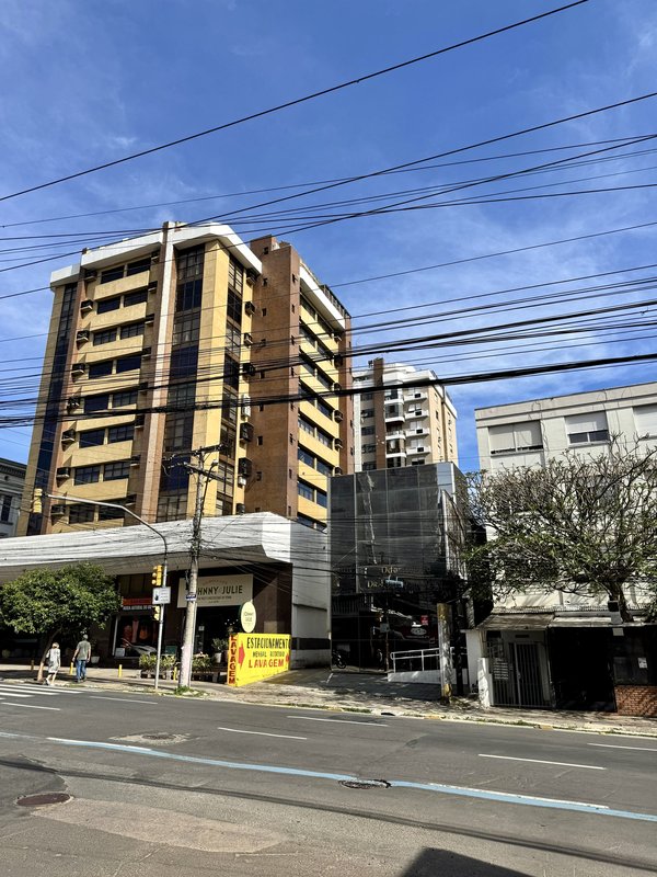 R$ 880.000 - EXCELENTE APARTAMENTO - 90M2 - 2 DORM - SU&Iacute;TE - INFRA - 1 VAGA Rua Vinte e Quatro de Outubro Porto Alegre - 