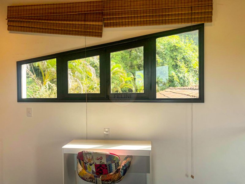 CASA TÉRREA REFORMADA EM JUQUEHY – CONFORTO, ESPAÇO E NATUREZA - À VENDA  São Sebastião - 