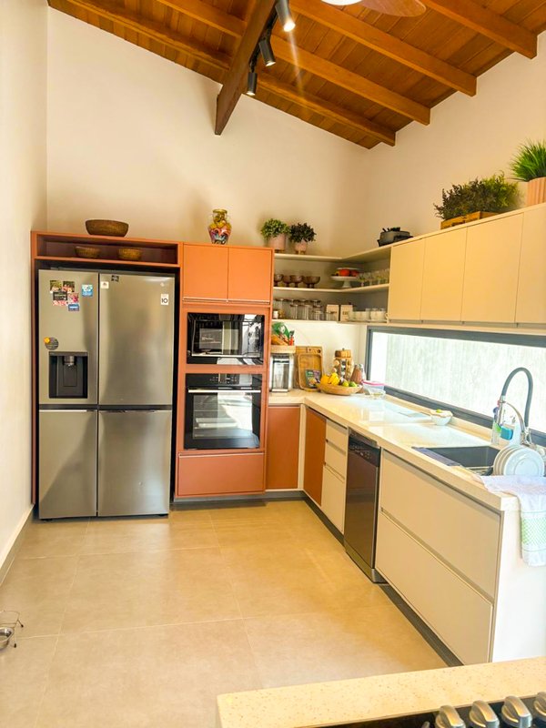 CASA TÉRREA REFORMADA EM JUQUEHY – CONFORTO, ESPAÇO E NATUREZA - À VENDA  São Sebastião - 