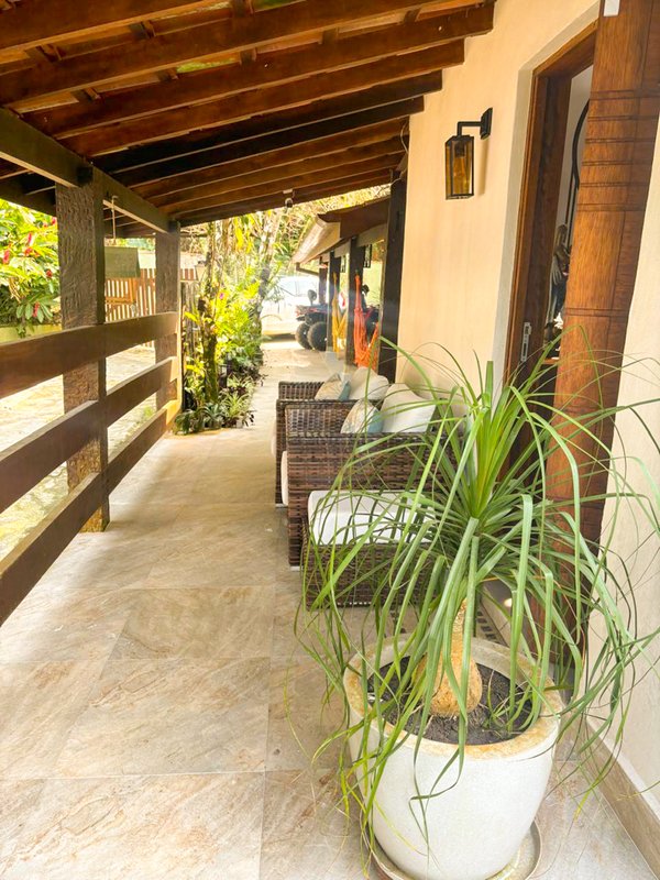 CASA TÉRREA REFORMADA EM JUQUEHY – CONFORTO, ESPAÇO E NATUREZA - À VENDA  São Sebastião - 