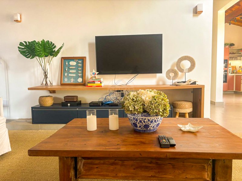 CASA TÉRREA REFORMADA EM JUQUEHY – CONFORTO, ESPAÇO E NATUREZA - À VENDA  São Sebastião - 