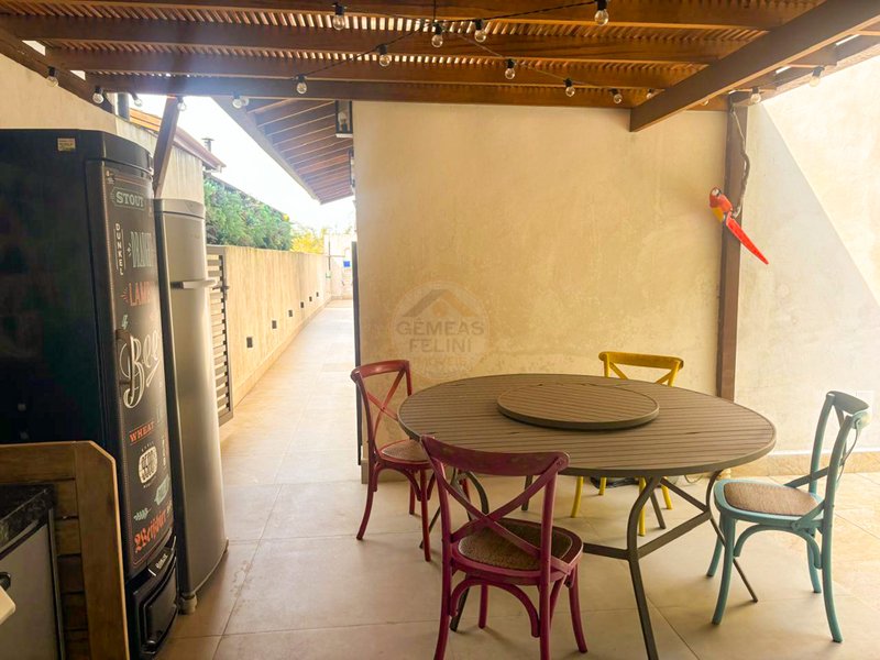 CASA TÉRREA REFORMADA EM JUQUEHY – CONFORTO, ESPAÇO E NATUREZA - À VENDA  São Sebastião - 