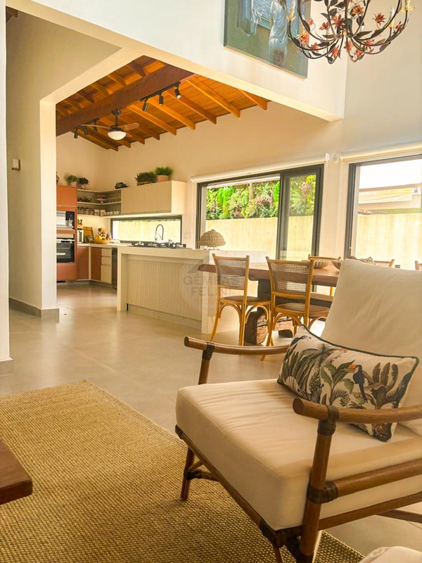 CASA TÉRREA REFORMADA EM JUQUEHY – CONFORTO, ESPAÇO E NATUREZA - À VENDA  São Sebastião - 