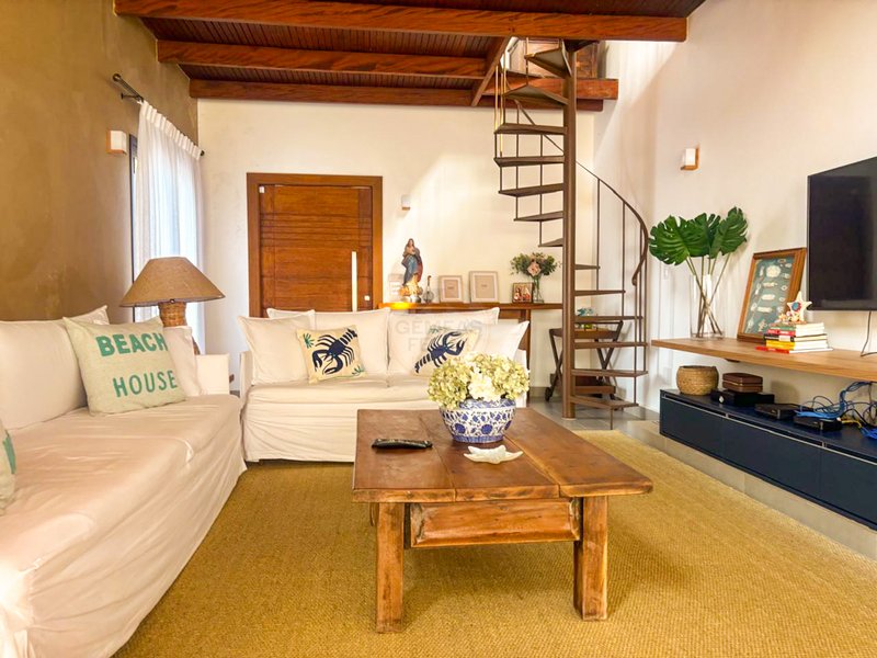 CASA TÉRREA REFORMADA EM JUQUEHY – CONFORTO, ESPAÇO E NATUREZA - À VENDA  São Sebastião - 