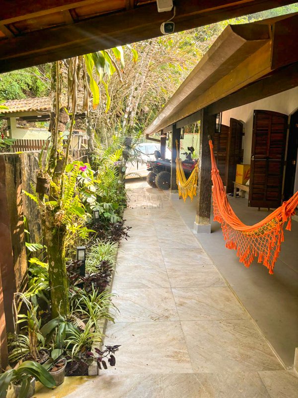 CASA TÉRREA REFORMADA EM JUQUEHY – CONFORTO, ESPAÇO E NATUREZA - À VENDA  São Sebastião - 