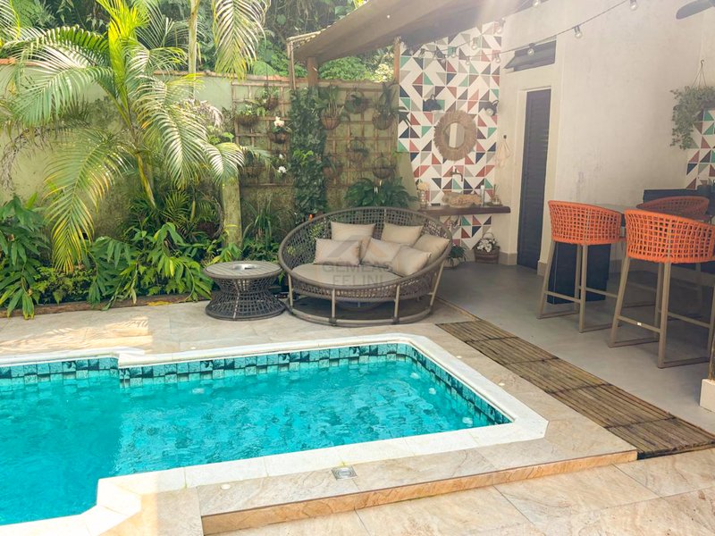 CASA TÉRREA REFORMADA EM JUQUEHY – CONFORTO, ESPAÇO E NATUREZA - À VENDA  São Sebastião - 