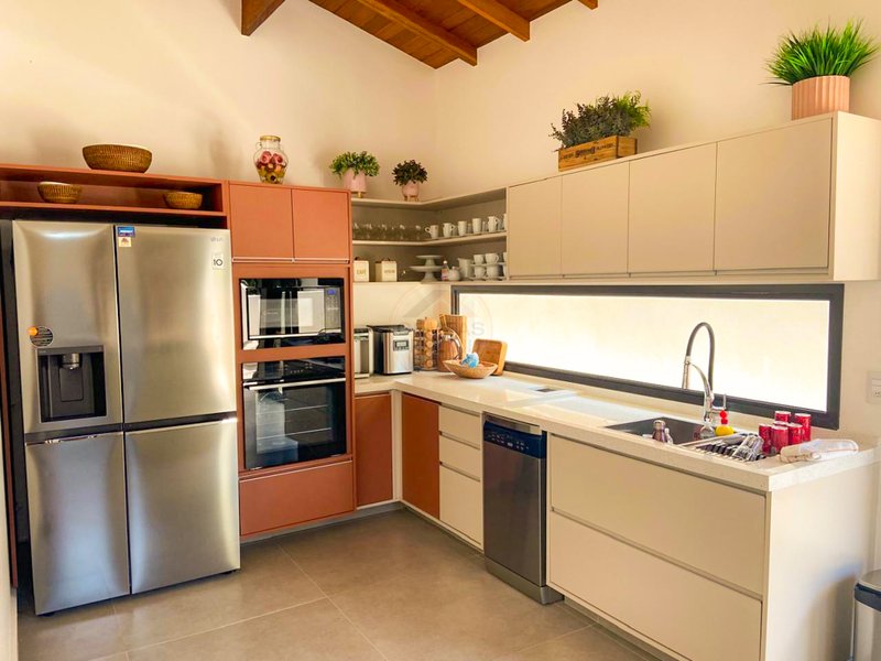 CASA TÉRREA REFORMADA EM JUQUEHY – CONFORTO, ESPAÇO E NATUREZA - À VENDA  São Sebastião - 