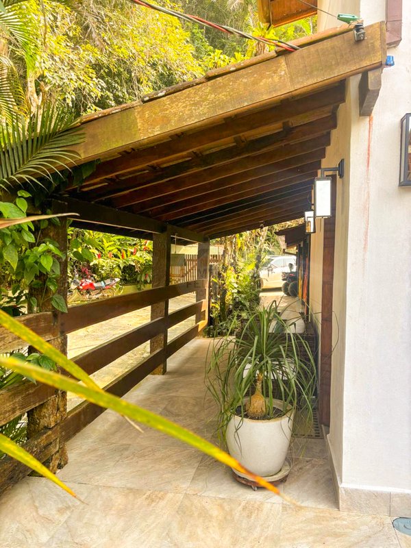 CASA TÉRREA REFORMADA EM JUQUEHY – CONFORTO, ESPAÇO E NATUREZA - À VENDA  São Sebastião - 