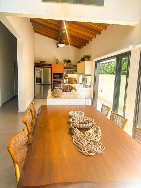 CASA TÉRREA REFORMADA EM JUQUEHY – CONFORTO, ESPAÇO E NATUREZA - À VENDA  São Sebastião - 