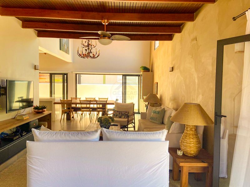 CASA TÉRREA REFORMADA EM JUQUEHY – CONFORTO, ESPAÇO E NATUREZA - À VENDA  São Sebastião - 