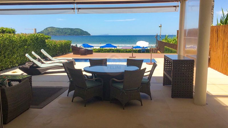 CASA PÉ NA AREIA EM CONDOMINIO NA PRAIA DE JUQUEHY AMPLO JARDIM - LOCAÇÃO ANUAL / MENSAL  São Sebastião - 