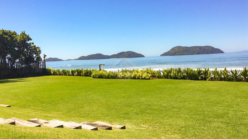 CASA PÉ NA AREIA EM CONDOMINIO NA PRAIA DE JUQUEHY AMPLO JARDIM - LOCAÇÃO ANUAL / MENSAL  São Sebastião - 