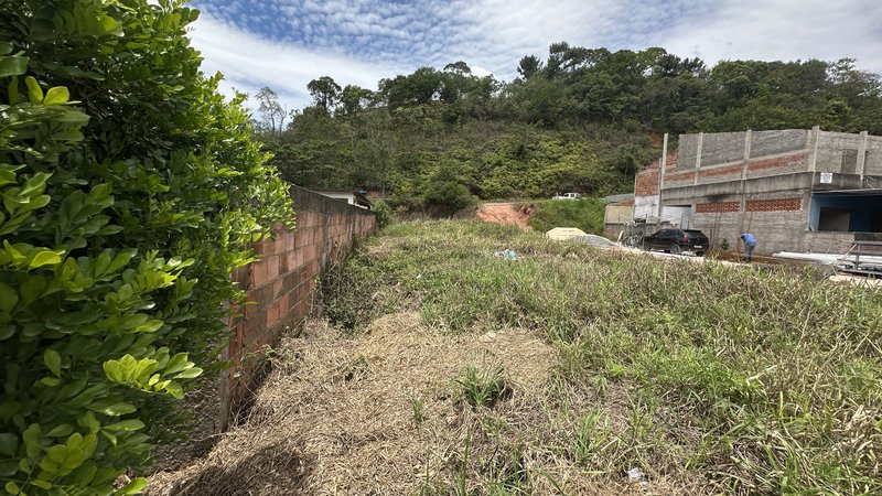 🏡 Vende-se Terreno em Cachoeiras de Macacu – RJ 🏡 Rua Esmeraldino Salvino CACHOEIRAS DE MACACU - 