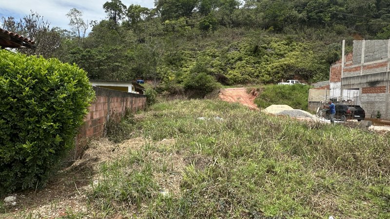 🏡 Vende-se Terreno em Cachoeiras de Macacu – RJ 🏡 Rua Esmeraldino Salvino CACHOEIRAS DE MACACU - 