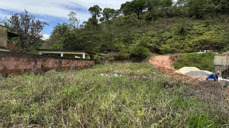 🏡 Vende-se Terreno em Cachoeiras de Macacu – RJ 🏡 Rua Esmeraldino Salvino CACHOEIRAS DE MACACU - 