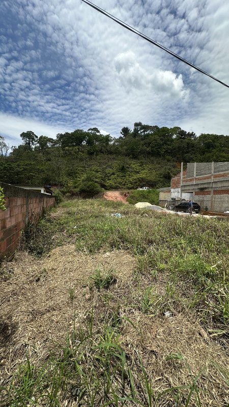 🏡 Vende-se Terreno em Cachoeiras de Macacu – RJ 🏡 Rua Esmeraldino Salvino CACHOEIRAS DE MACACU - 