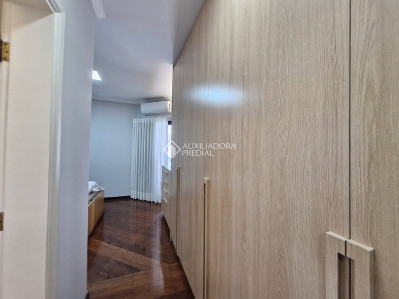 APARTAMENTO COM 4 DORMITÓRIOS SENDO 1 SUÍTE - CENTRO -SÃO BERNARDO DO CAMPO Rua Carlos del Prete São Bernardo do Campo - 